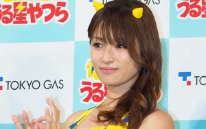 深田恭子、CM発表会にラムちゃん風コスプレで登場し赤面